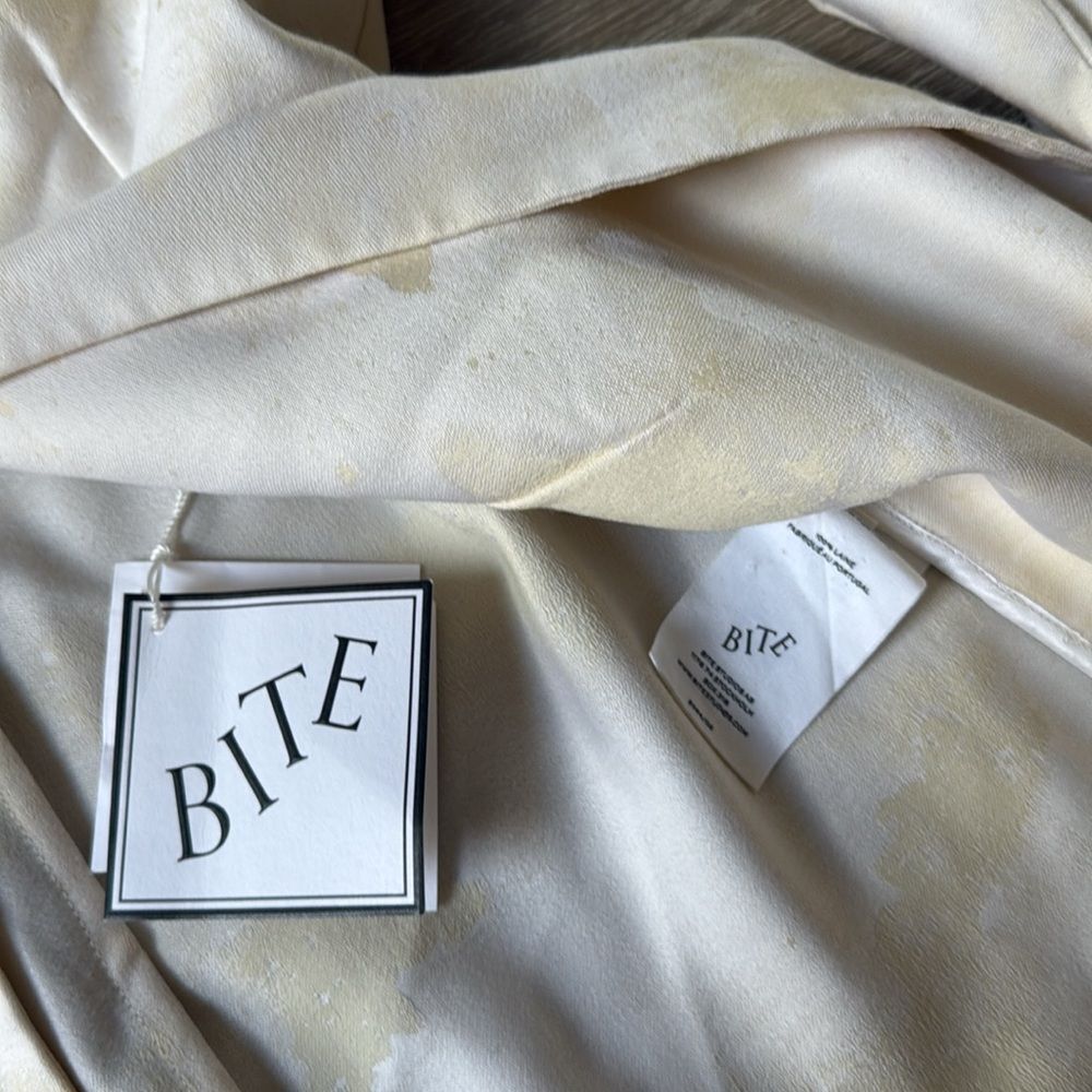 BITE Studios
Komorebi suit jacket Limestone Print… - image 8